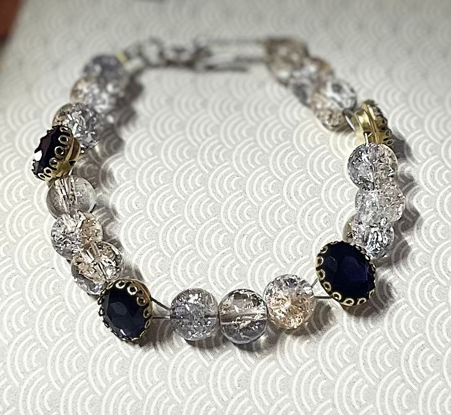 Crackle Glass & Midnight‑Blue Oval Stone Bracelet with Gold‑Tone Accents